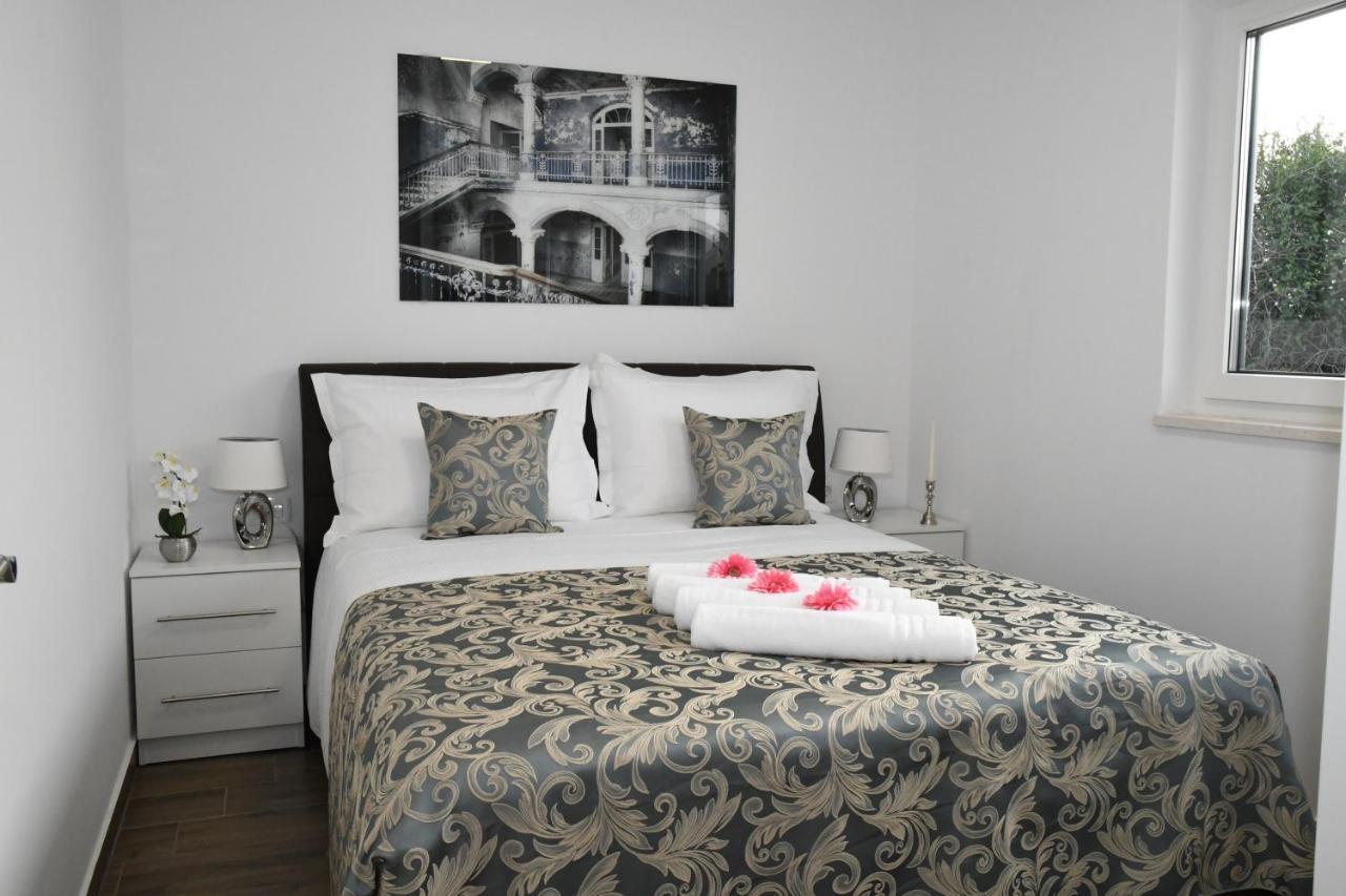 Holiday Luxury Resort Sundance Trogir Exterior photo